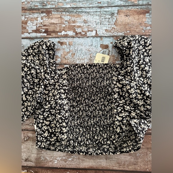 BNWT Levi's Black and White Floral Top - Picture 6 of 8